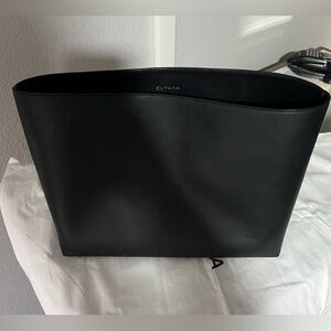 Cuyana tote bag organizer with clip for keys, laptop sleeve, and bottle holder.